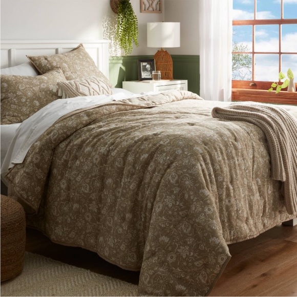 Threshold Other - King Floral Print Trad Cotton Voile Lofty
Quilt Green - Threshold